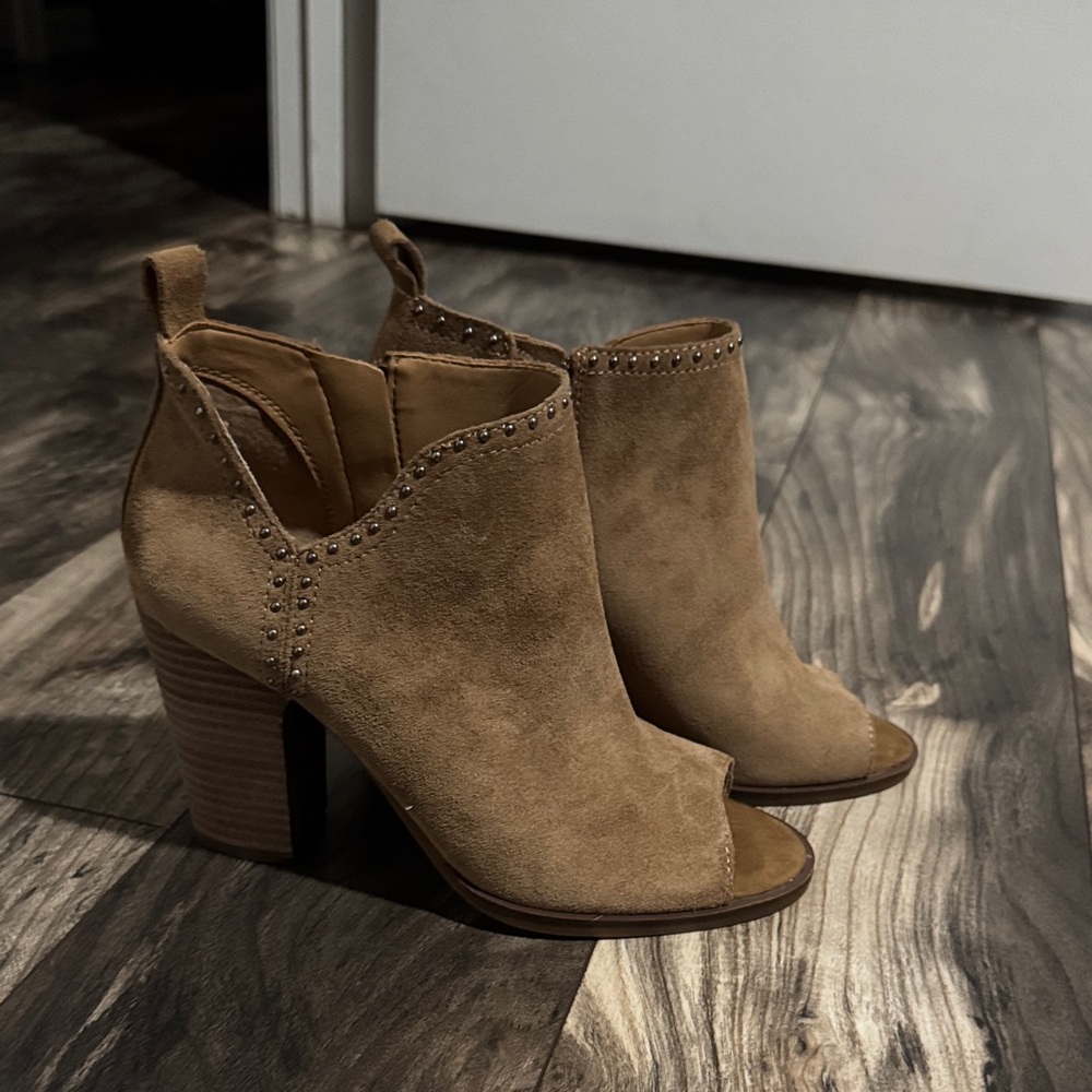 Lucky Brand Tan Suede Studded Heeled Boots size 8 new without tags or box